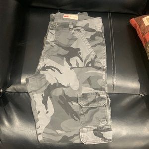 Used wrangler regular taper 29x30 pants